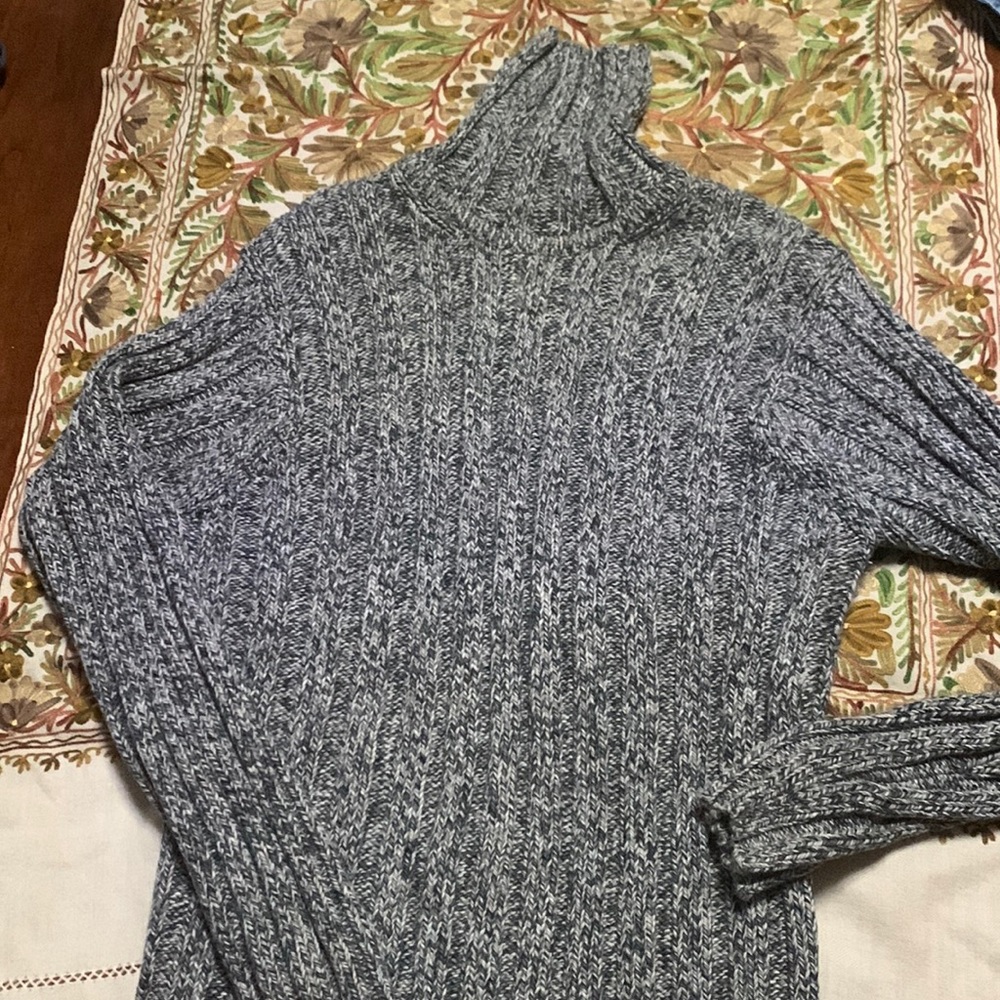 Gap turtleneck sweater, medium